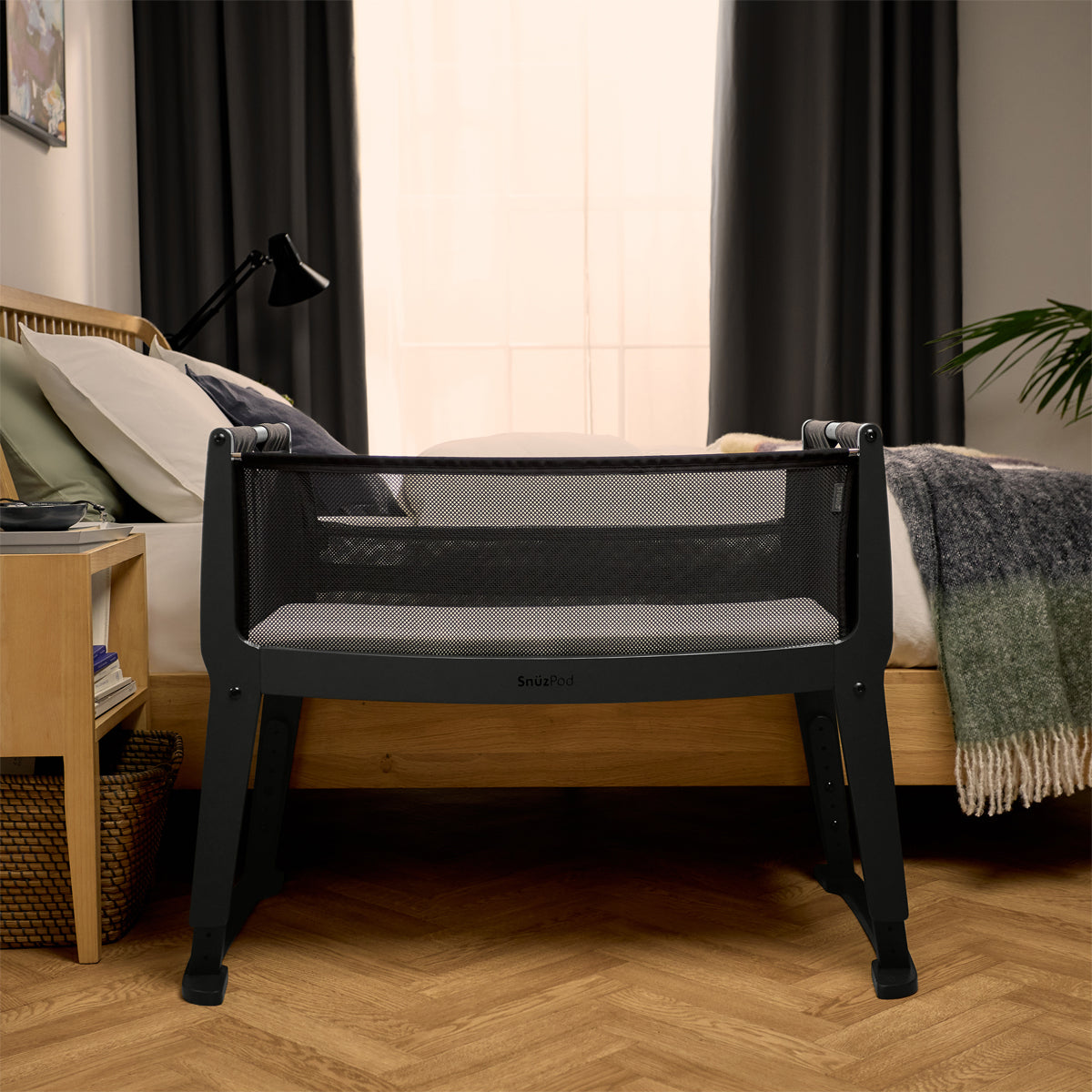 SnuzPod Studio Co-Sleeper Bedside Crib & Mattress - Brooklyn Graphite