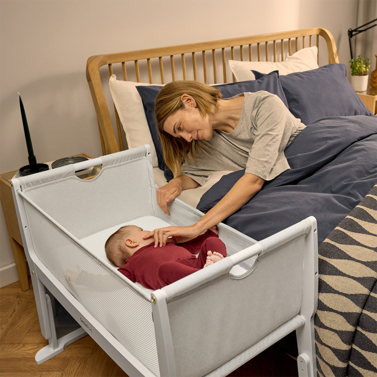 SnuzPod Studio Co-Sleeper Bedside Crib & Mattress - Paris White