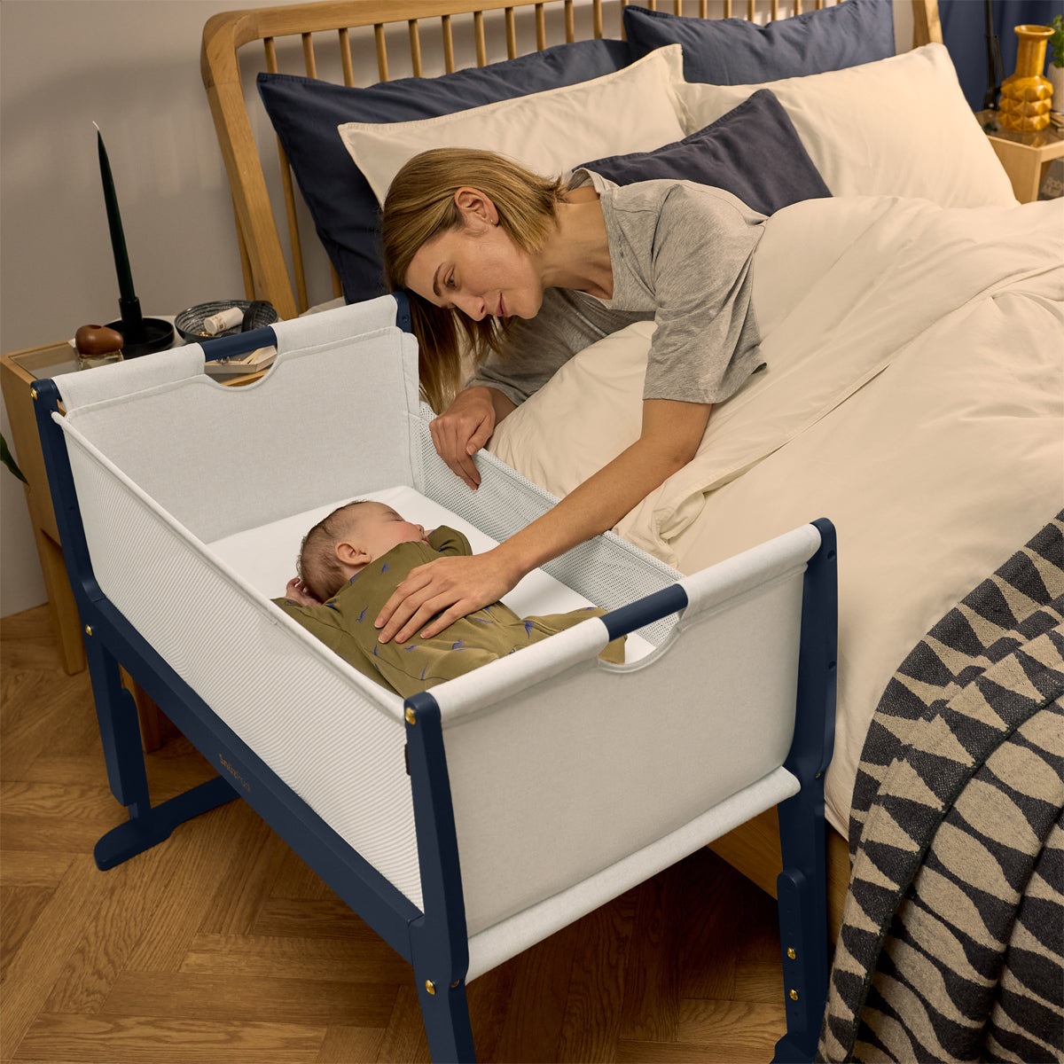 SnuzPod Studio Co-Sleeper Bedside Crib & Mattress - London Navy