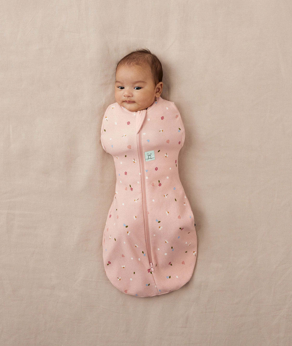 ergoPouch Organic All Year Newborn Swaddle Sleeping Bag | 1.0 Tog - Daisies