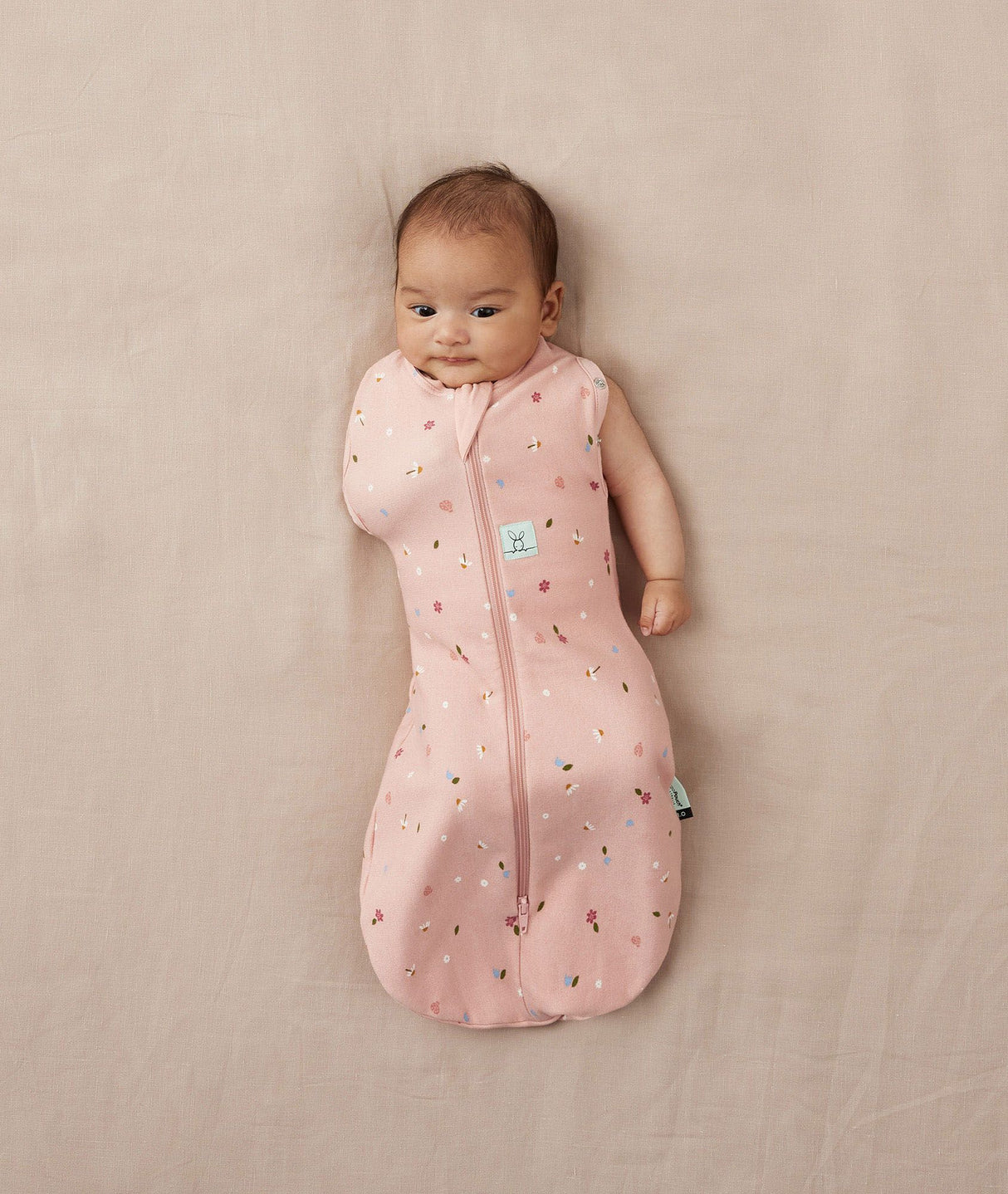 ergoPouch Organic All Year Newborn Swaddle Sleeping Bag | 1.0 Tog - Daisies