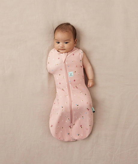 ergoPouch Organic All Year Cocoon Swaddle Sleeping Bag | 1.0 Tog | 0-3 Months - Daisies