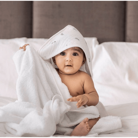 Petite Piccolo Hooded Bath Towel & Washcloth Set – Feathers