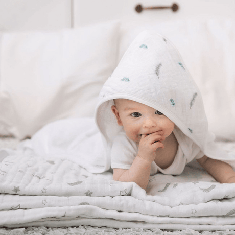 Petite Piccolo Hooded Bath Towel & Washcloth Set – Moon & Stars