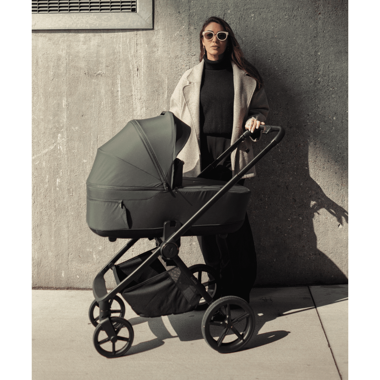 Venicci Claro Travel System Bundle with Accessories, Cybex Cloud T & ISOFIX Base - Forest