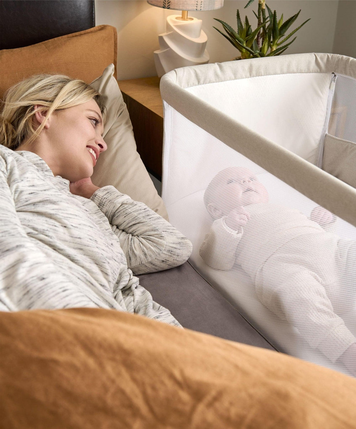 Mamas & Papas Lua Bedside Crib with Sheets & Mattress Protector - Fawn