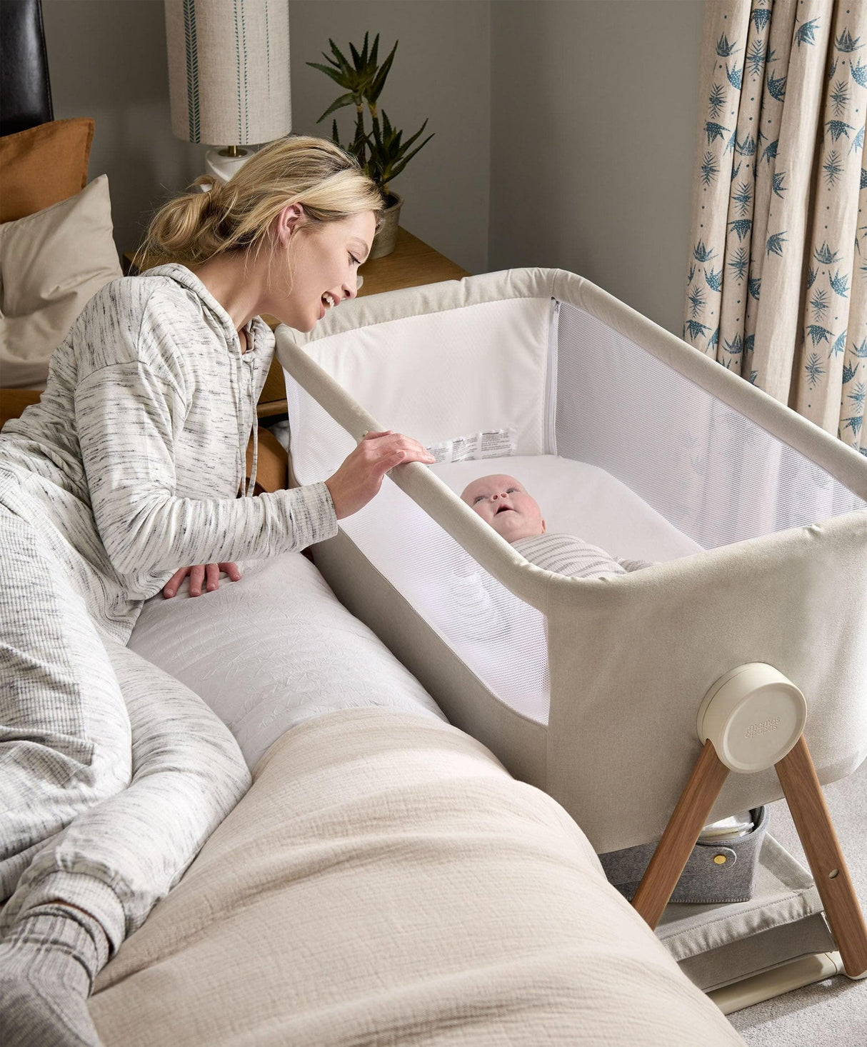 Mamas & Papas Lua Bedside Crib with Sheets & Mattress Protector - Fawn