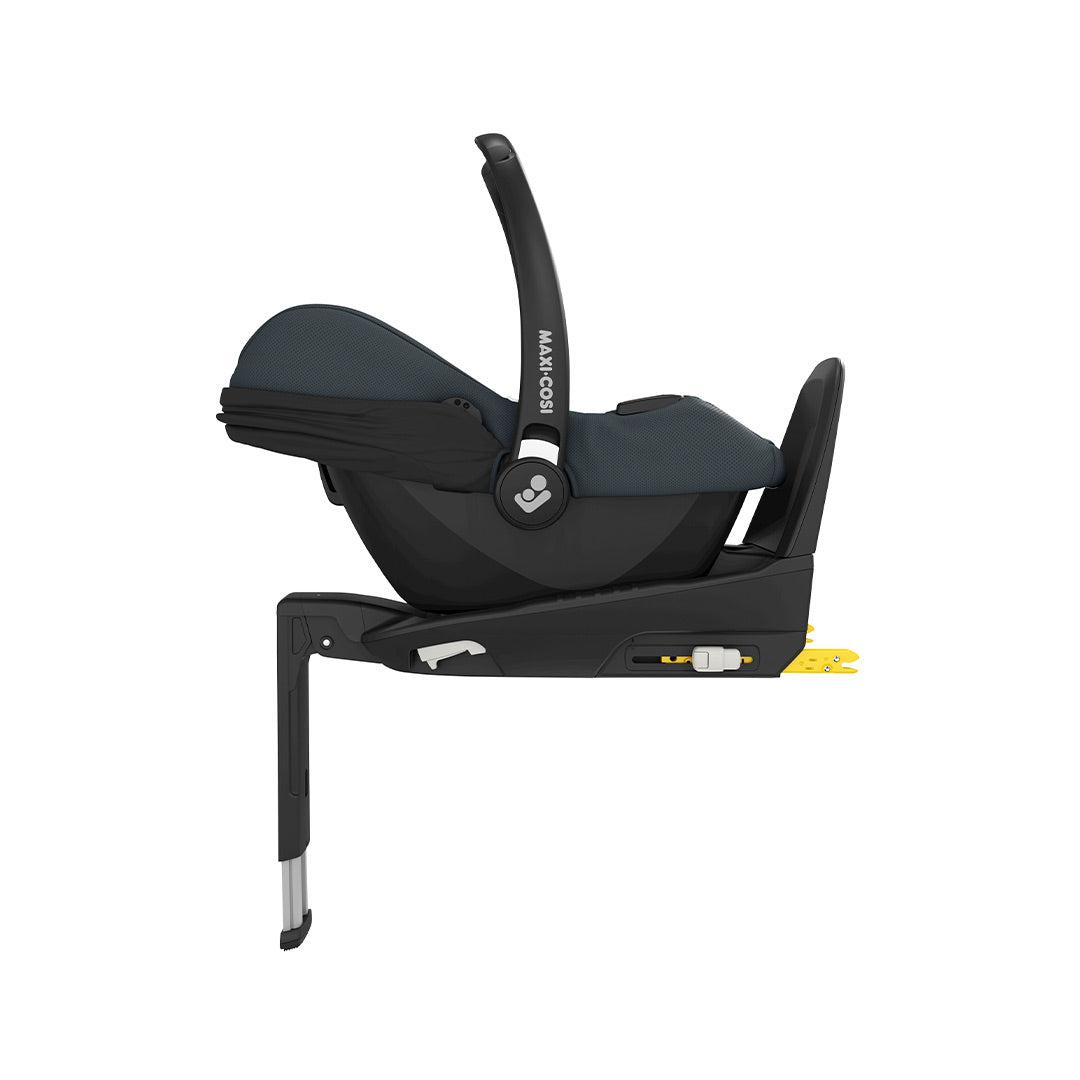 Maxi Cosi Cabriofix i-Size Infant Car Seat and ISOFIX Base - Essential Graphite